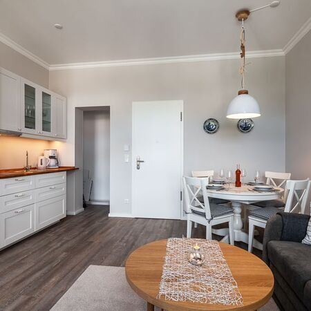 Appartement Gloria - Helles und modernes Wohnzimmer mit Küchenzeile und Essbereich