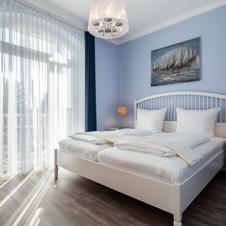 Appartement Lolita - Helles Schlafzimmer mit Balkon und Meerblick