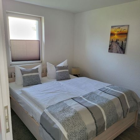 TW 103 Rosenhof Appartement - Schlafzimmer mit Blick auf die Natur und beruhigender Atmosphäre